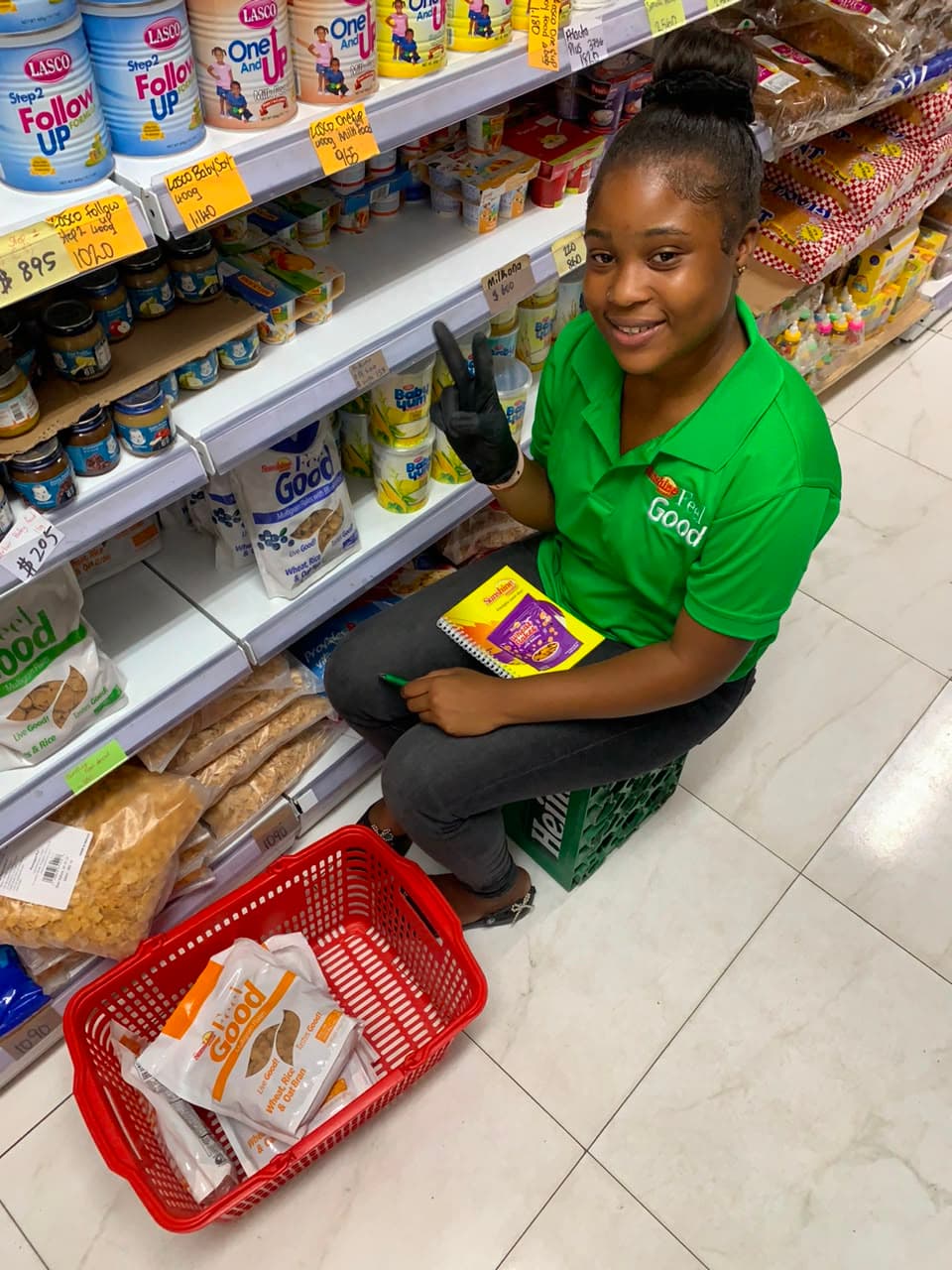Brand ambassador presenting a Feel Good product beside supermarket shelves.